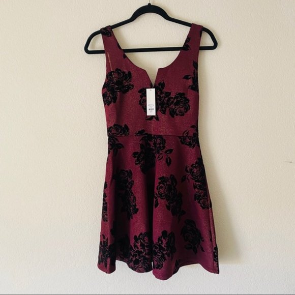 Francesca's | NWT Patrice Flocked Floral Dress - Picture 10 of 16